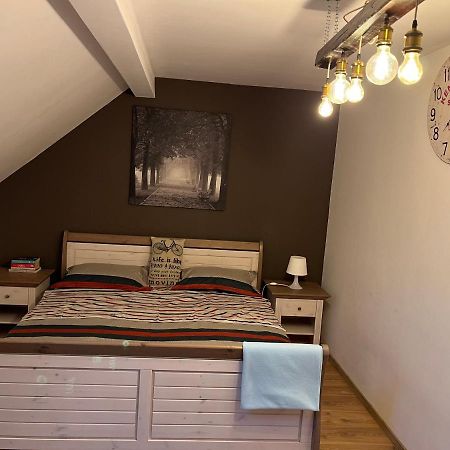 Apartamento O Mansarda Intima :) - The Intimate Attic :) Bragadiru Exterior foto
